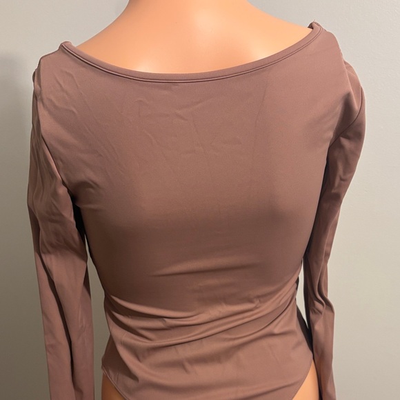 Elegant Long Sleeve Bodysuit in Brown - Picture 4 of 5